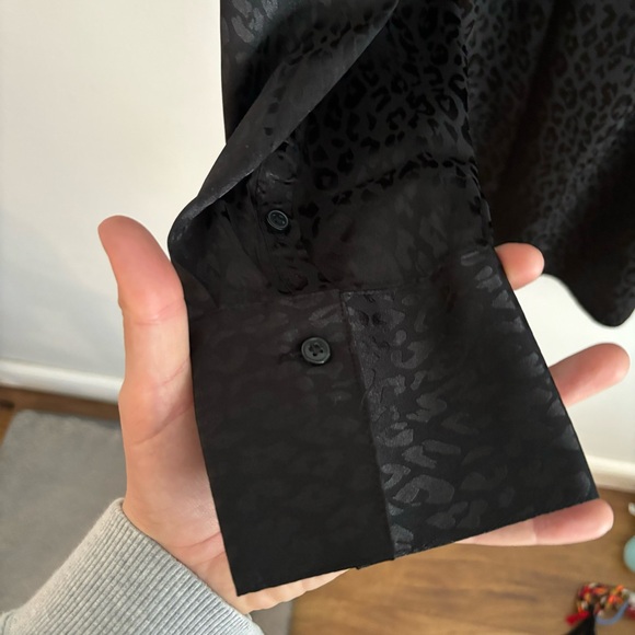 Old Navy Pattern Button Up - Picture 4 of 6